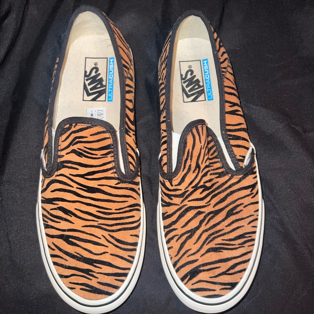 Tiger print Vans